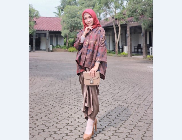 Model Kebaya Muslim Blouse Songket Merah