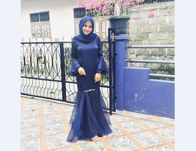 Model Kebaya Muslim Duyung Berlengan Terompet Navy