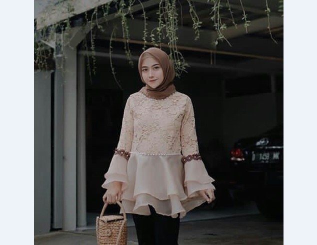 Model Kebaya Muslim Peplum Coklat Muda
