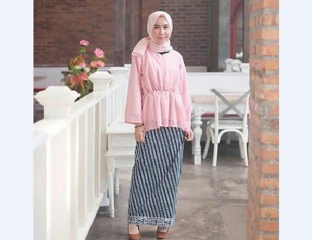 Model Kebaya Muslim Peplum Soft Peach