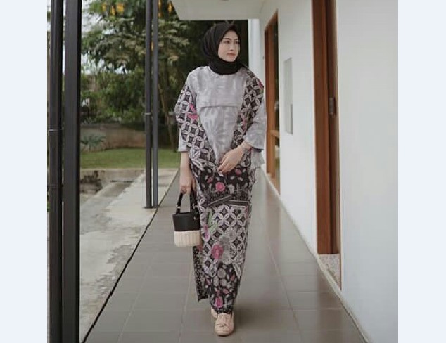 Model Kebaya Muslim Selendang Abu Coklat