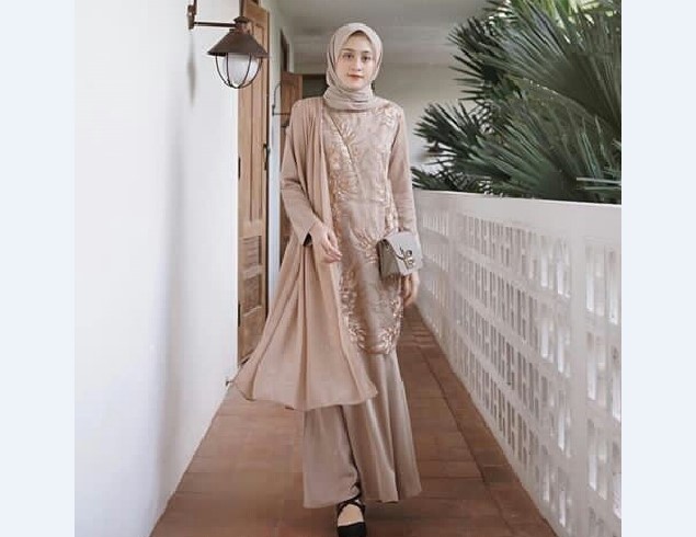 Baju Kebaya Muslim Selendang Bahu Krem Muda Duyung