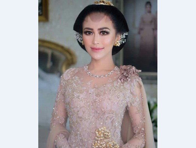 Model Kebaya Pengantin Ala Putri Solo Coksu Muda