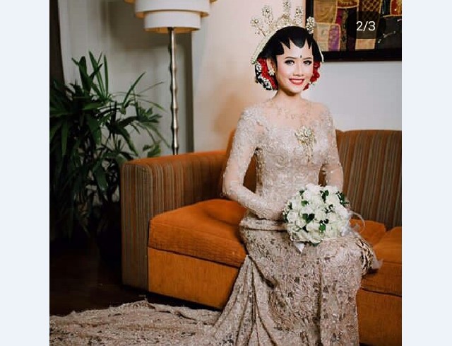 Model Kebaya Pengantin Ala Putri Solo Krem Muda