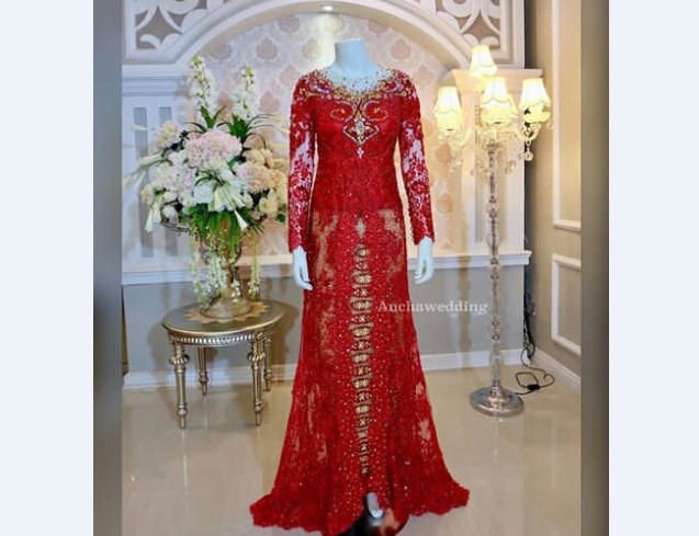 Model Kebaya Pengantin Belah Tengah Memanjang Merah