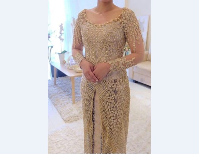 Model Kebaya Pengantin Belah Tengah U Neck
