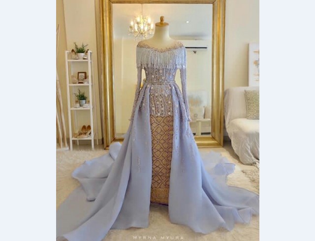 Model Kebaya Pengantin Berekor Baby Blue
