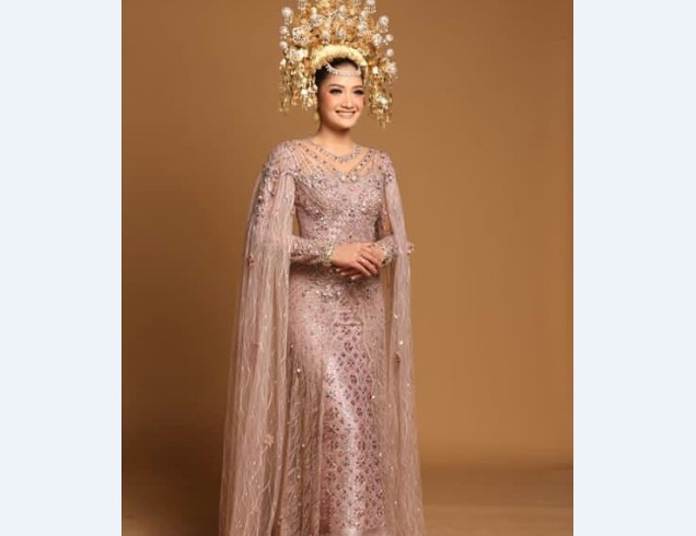 Model Kebaya Pengantin Perpaduan Adat Minang Ala Superman