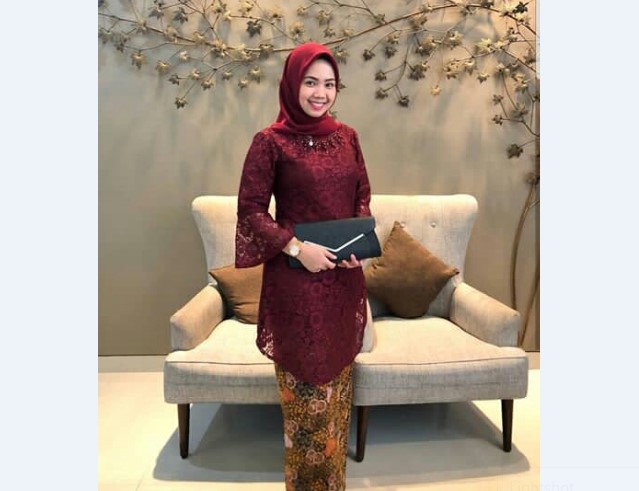 Model Kebaya Pesta Atasan Polos Panjang Maroon