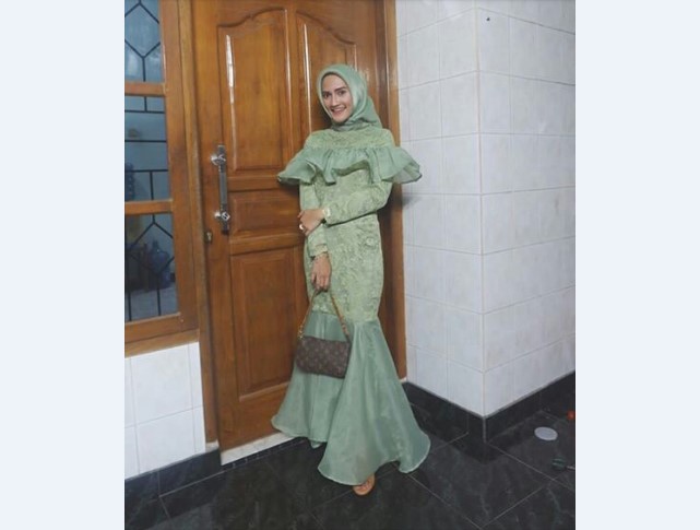 Model Kebaya Pesta Cape Hijau Muda