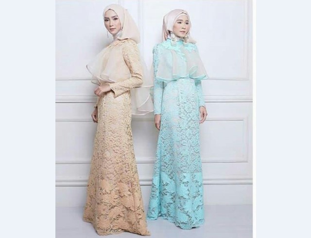 Model Kebaya Pesta Cape Krem Biru