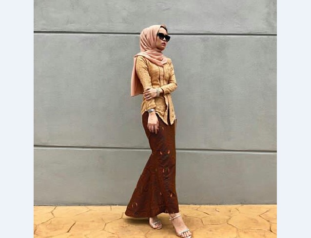 Model Kebaya Pesta Kutubaru Coklat