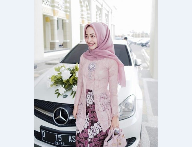 Model Kebaya Pesta Kutubaru Pink