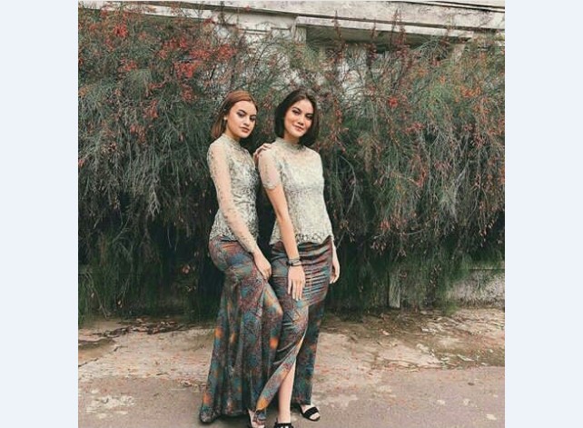 Model Kebaya Pesta Lainnya Abu Rok Belah Tengah