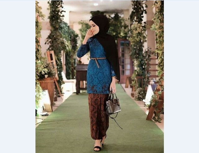 Model Kebaya Pesta Lainnya Biru Coklat