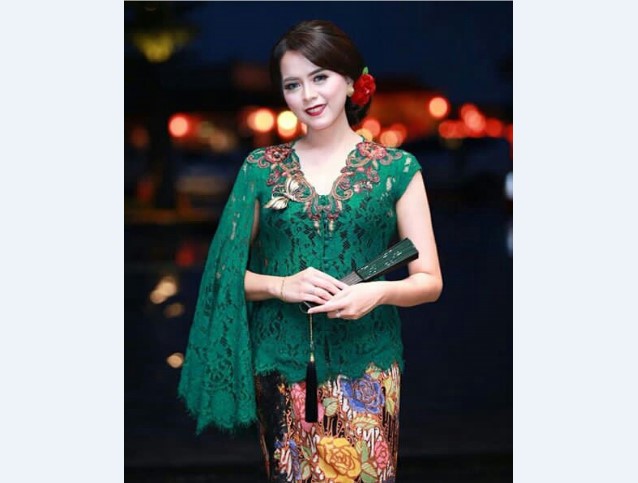 Model Kebaya Pesta Lainnya Hijau Tua