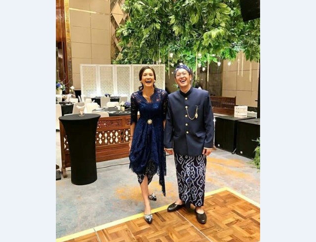 Model Kebaya Pesta Lainnya Navy rok pendek