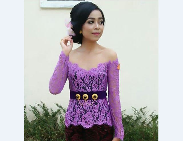 Model Kebaya Pesta Lainnya Ungu