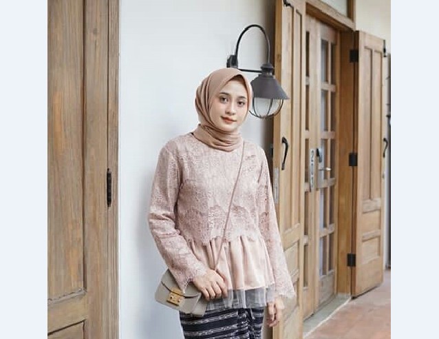 Model Kebaya Pesta Peplum Coksu