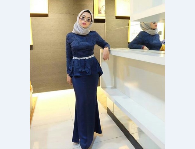 Model Kebaya Pesta Peplum Ful Navy