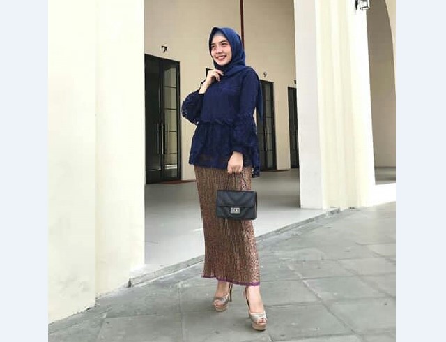 Model Kebaya Pesta Peplum Navy Coklat