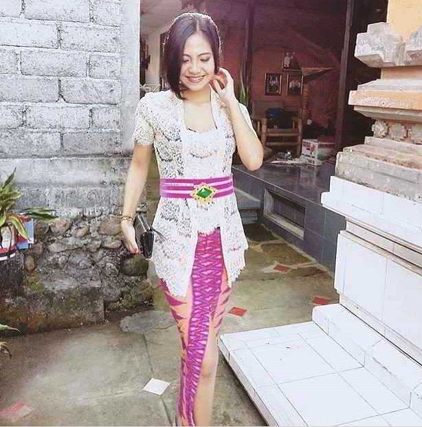 Model Kebaya Wisuda Bali Modern Brokat Putih