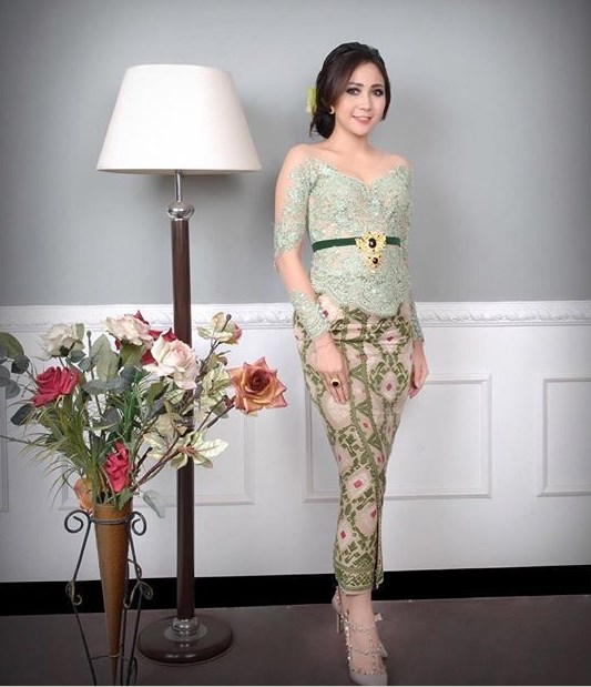 Model Kebaya Wisuda Bali Modern Hijau Soft