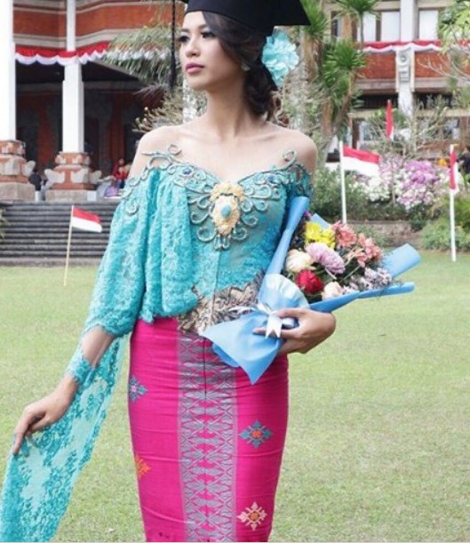 Model Kebaya Wisuda Bali Modern Sabrina Biru Muda