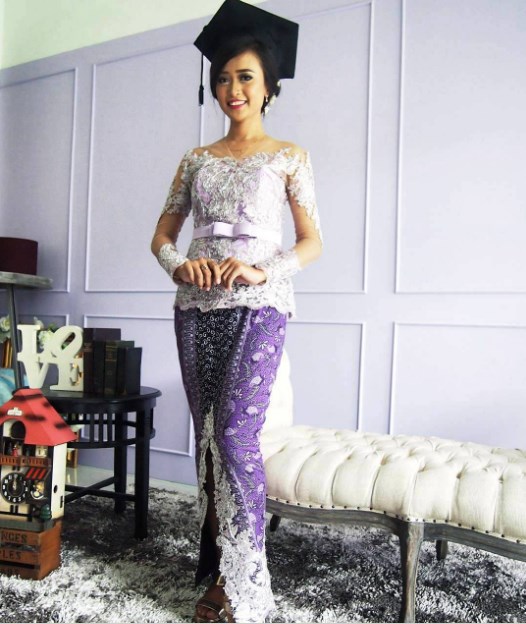Model Kebaya Wisuda Bali Modern Silver Ungu