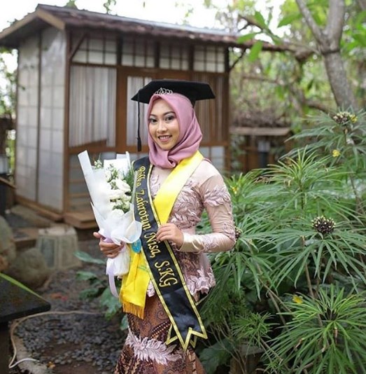 Model Kebaya Wisuda Brokat Tile Organza Baby Pink