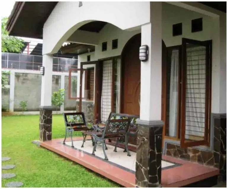 teras rumah minimalis di desa