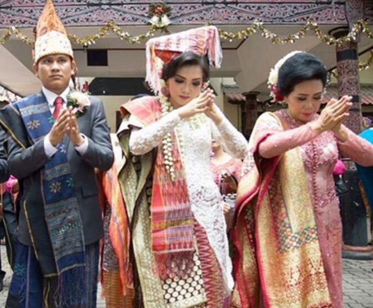 Baju Adat Batak Simalungun