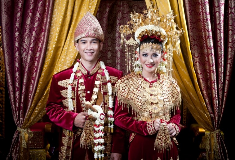 Baju Pengantin Adat Bengkulu Modern