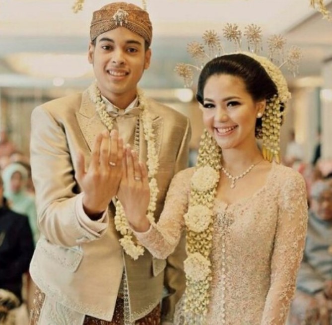 Baju Pengantin Adat Jawa Modern Klasik