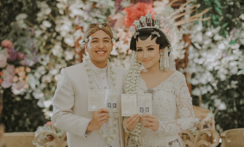 Baju Pengantin Adat Jawa Modern Simple