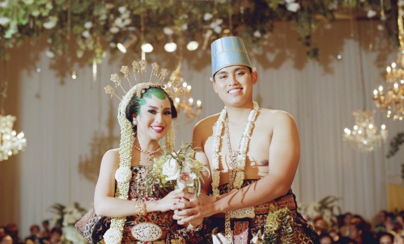 Baju Pengantin Adat Jawa Tradisional Dodotan