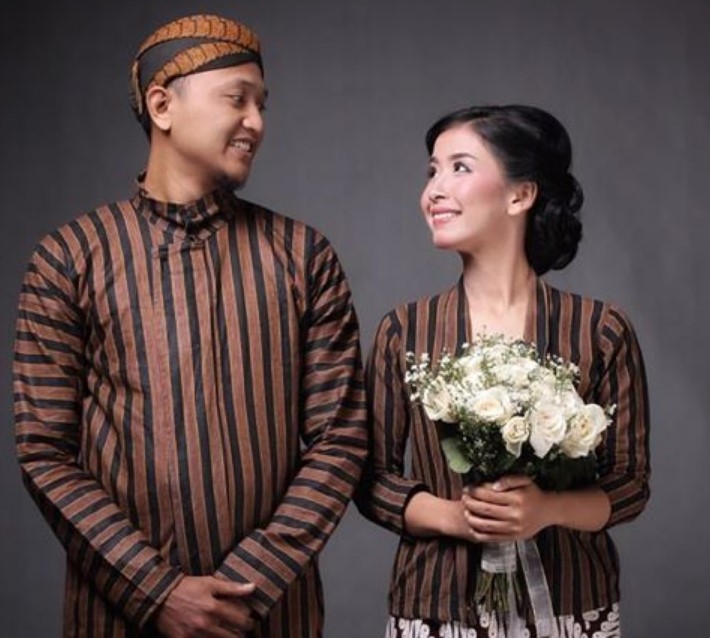 Busana Surjan, Pakaiaan Adat Yogyakarta Untuk Pria