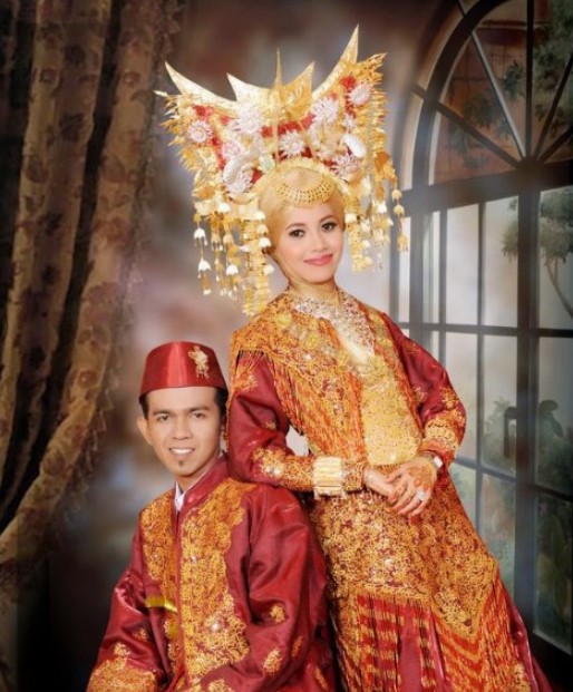 Model Baju Adat Padang