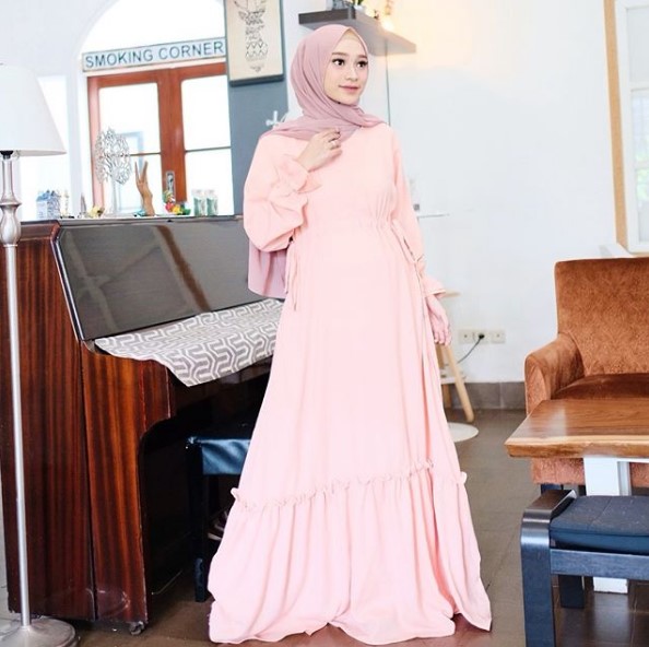 Model Baju Gamis Terbaru 2019 Warna Pastel Peach Simple