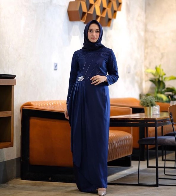 Model Baju Gamis Terbaru Lebaran Simple NavyModel Baju Gamis Terbaru Lebaran Simple Navy