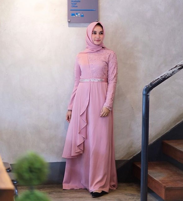 Model Baju Gamis Terbaru Lebaran Simple Soft Pink