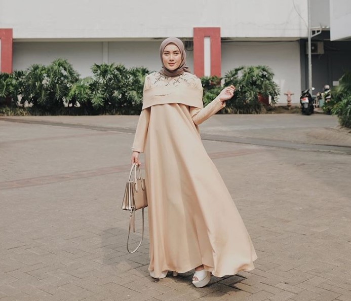 Model Gamis Terbaru Simple Tapi Mewah Sabrina Nude