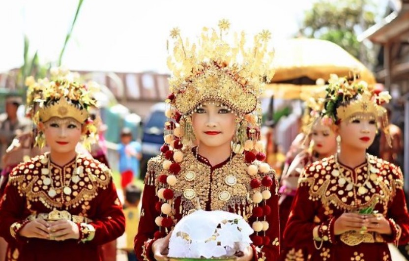 Nama Pakaian Adat Bengkulu untuk Wanita