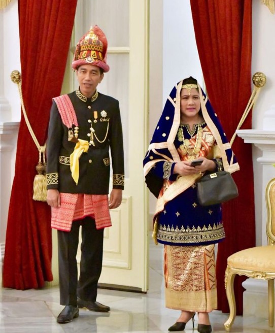 Pakaian Adat Aceh untuk Pria Modern