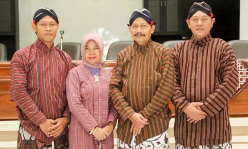 Pakaian Adat Jawa Tradisional Pria