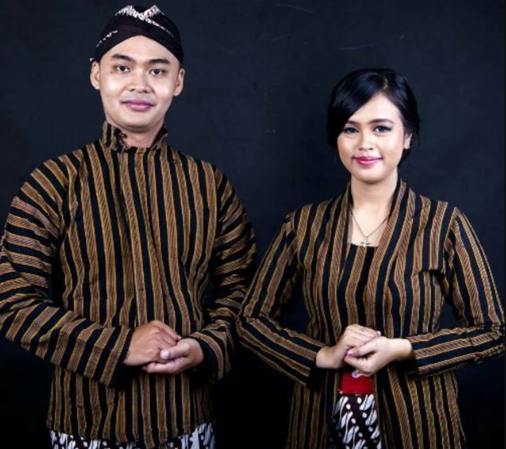 Pakaian Adat Jawa Tradisional