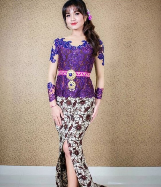 Pakaian Adat Khas Bali Simpel Modern Ungu Tua