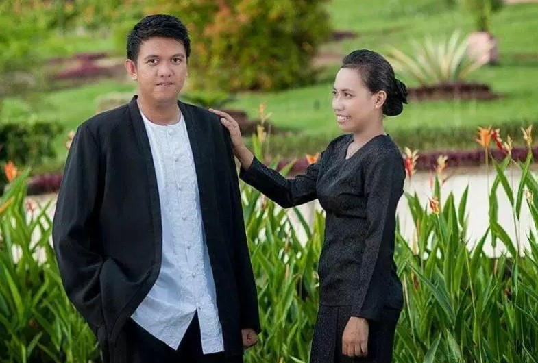 Pakaian Adat Maluku Kebaya dan Baju Hitam Khas Gereja