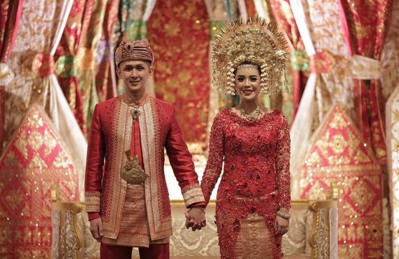 Pakaian Adat Padang Model Tradisional hingga Modern Kekinian