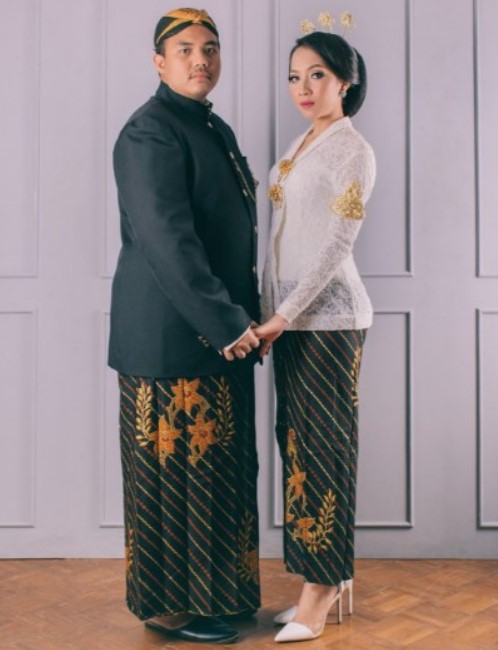 Pakaian Adat Suku Sunda Kaum Bangsawan